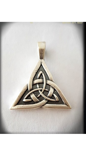 triqueta celta amuleto plata de ley